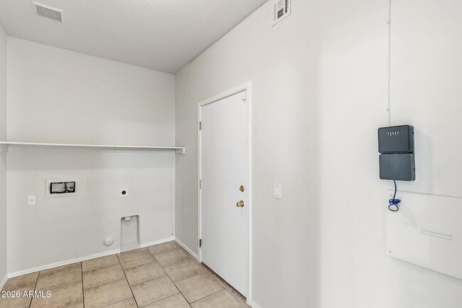 Building Photo - 14779 W Bloomfield Rd