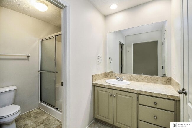 Building Photo - 2108 S 197th St