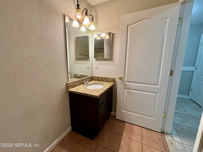 Building Photo - 9612 Clinton Corners Dr