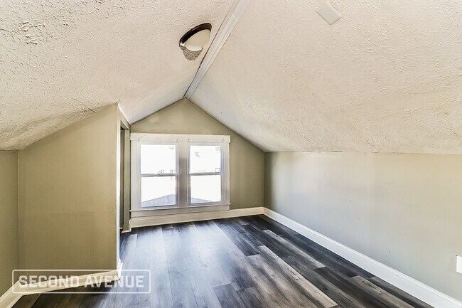 Building Photo - 2114 Greenwood Ave