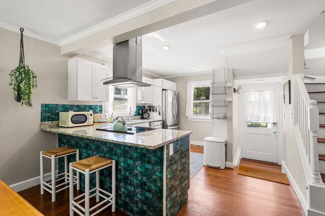 Building Photo - 6 Elwyn Rd