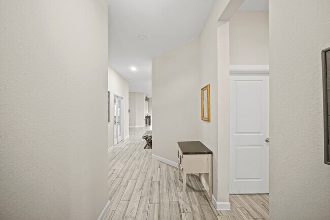 Building Photo - 6002 Daggerwing Wy
