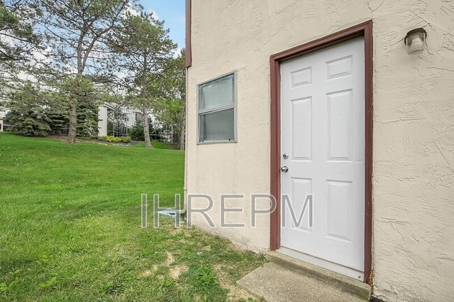 Building Photo - 2612 Christine Blvd