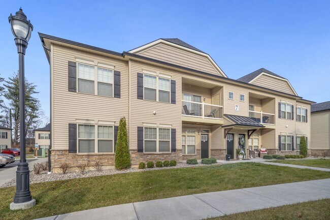 Building Photo - 708 W Creek Ln