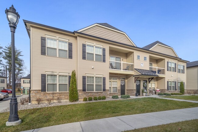 Building Photo - 808 W Creek Ln