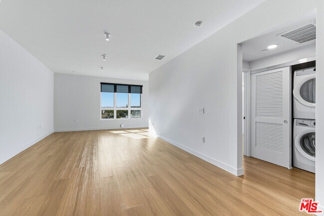 Building Photo - 10601 Washington Blvd