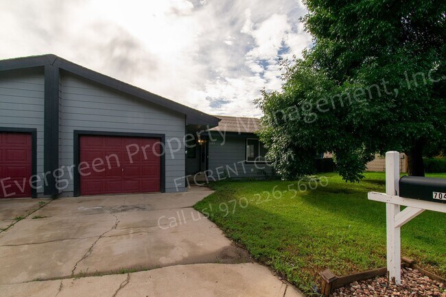 Building Photo - 704 Ponderosa Dr