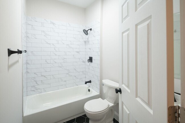 Building Photo - 5102 Spruce St