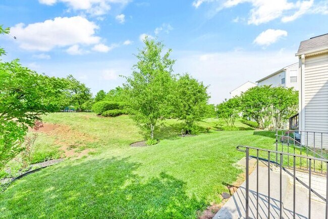 Building Photo - 243 Mindy Ct SE