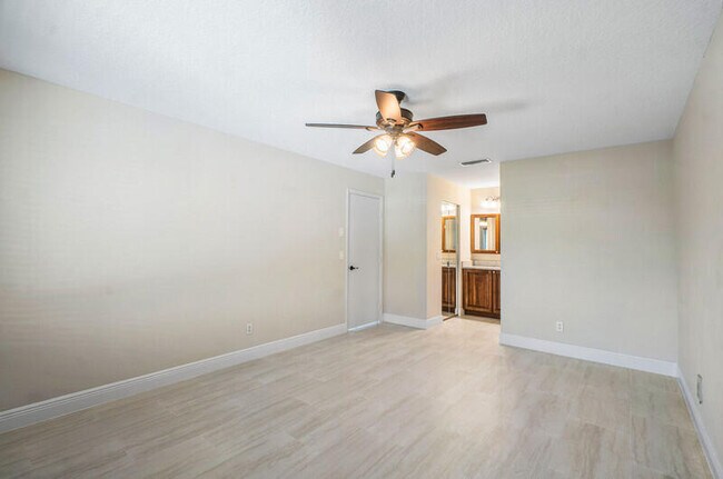 Building Photo - 188 Moccasin Trail N