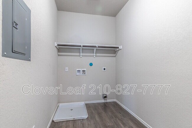 Building Photo - 2450 Dry Moss Way