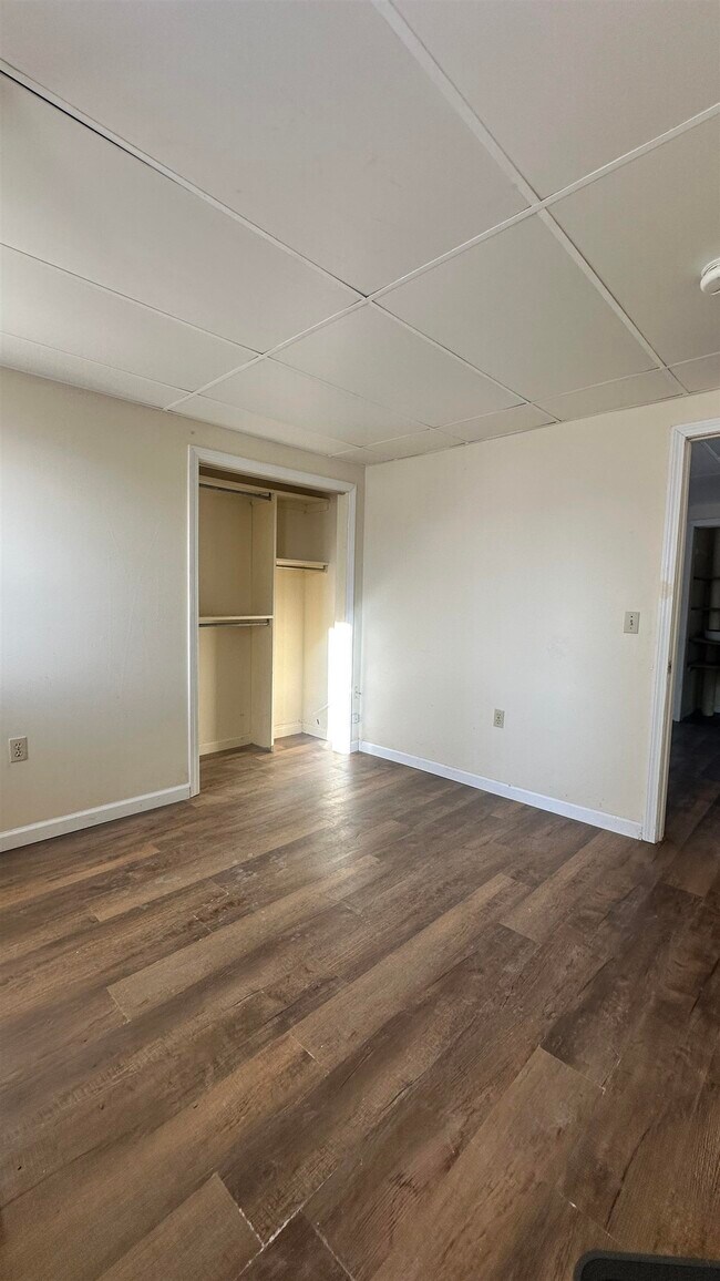 Building Photo - 324 Main St