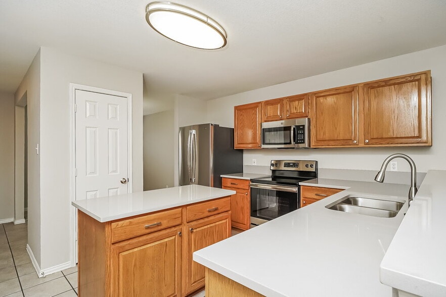 Building Photo - 2232 Southway