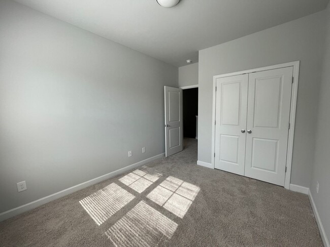 Building Photo - Beautiful Townhome in Downtown Wake Forest