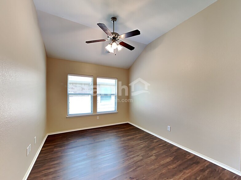 Building Photo - 1117 Luckenbach Dr