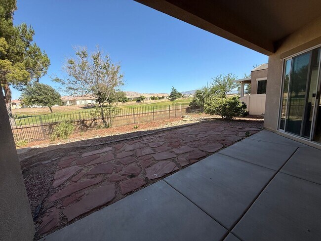 Building Photo - Dell Webb Home at Sun City ,3 Bedrooms, 3 Bathrooms, On Golf Course