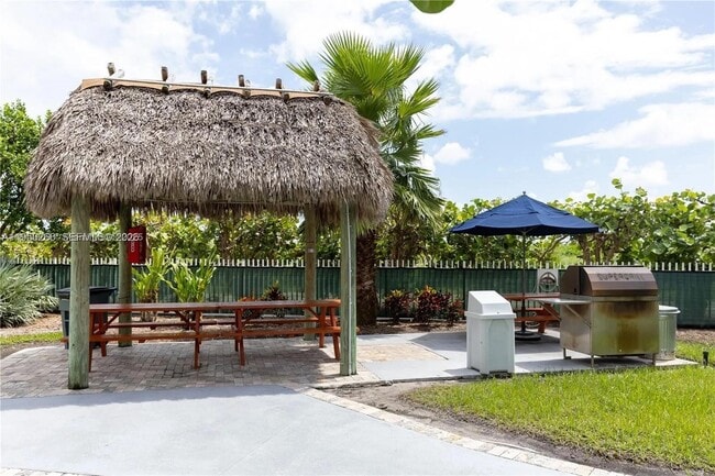 Building Photo - 6423 Collins Ave