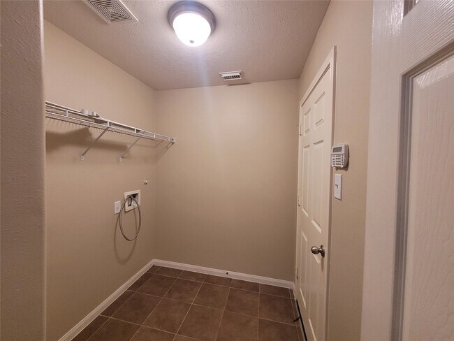 Building Photo - 11826 Fortune Park Dr