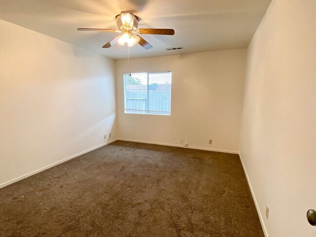 Building Photo - 1284 4th St