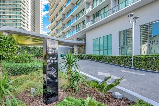 Building Photo - 501 NE 31st St