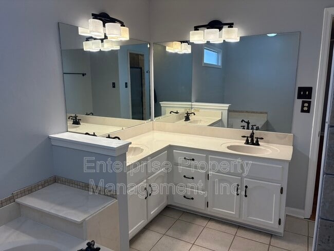 Building Photo - 535 Fox Run Ln