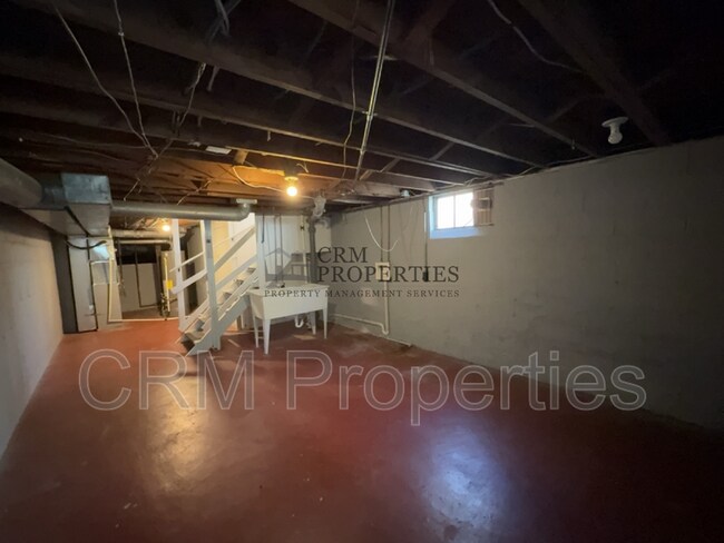 Building Photo - 933 N Linwood Ave