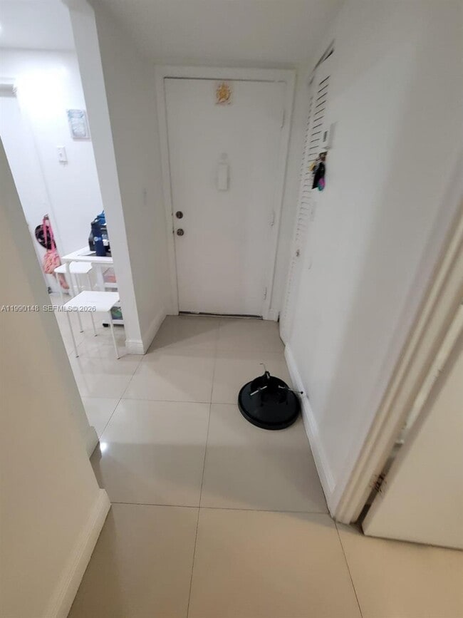 Building Photo - 1825 S Ocean Dr