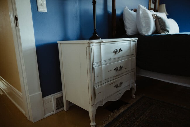 Building Photo - 108 W 6th St