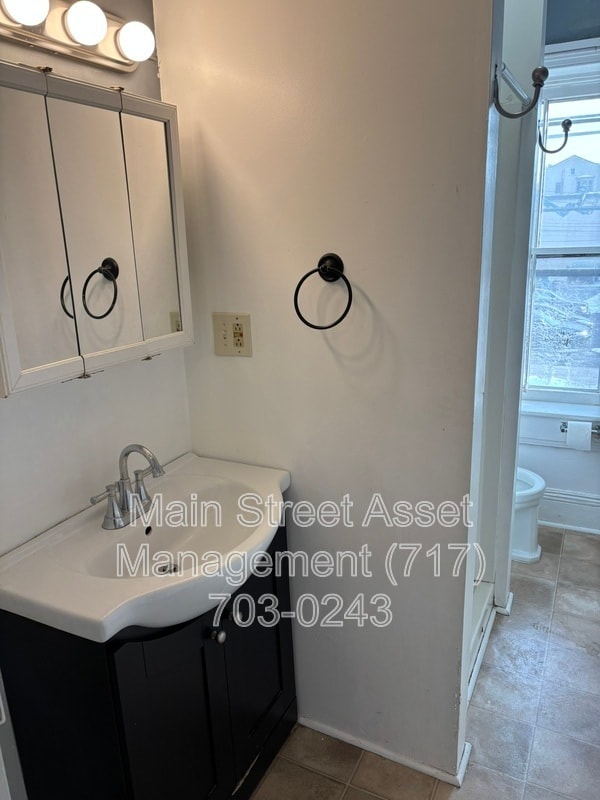 Building Photo - 831 Willow St