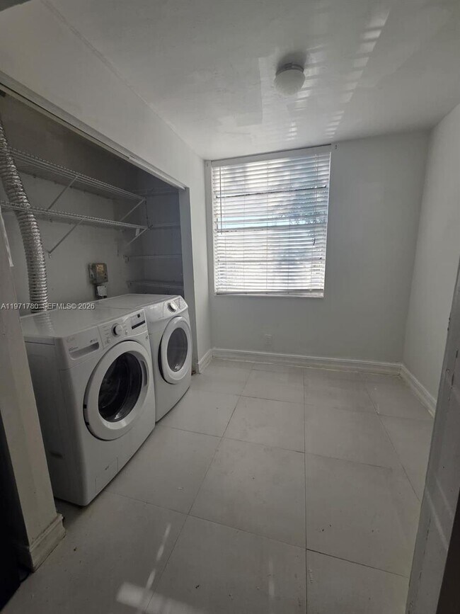 Building Photo - 1020 NW 80th Ave