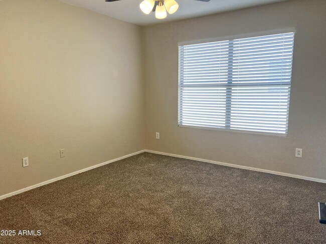 Building Photo - 10422 E Bramble Ave