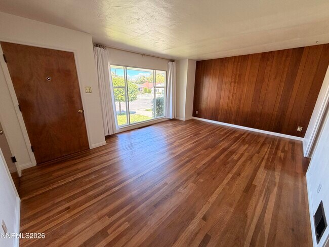 Building Photo - 751 Balzar Cir