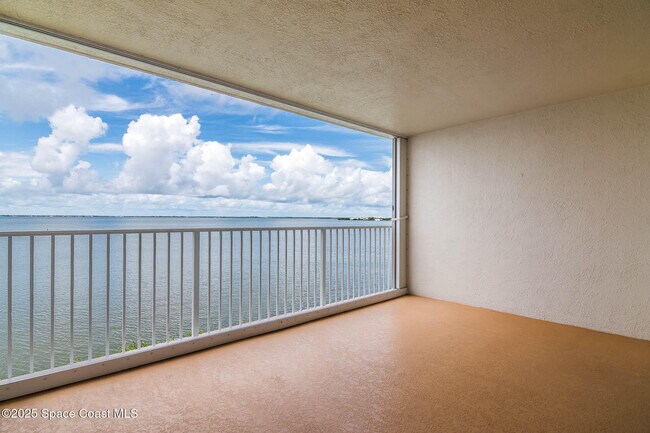 Building Photo - 7048 Sevilla Ct