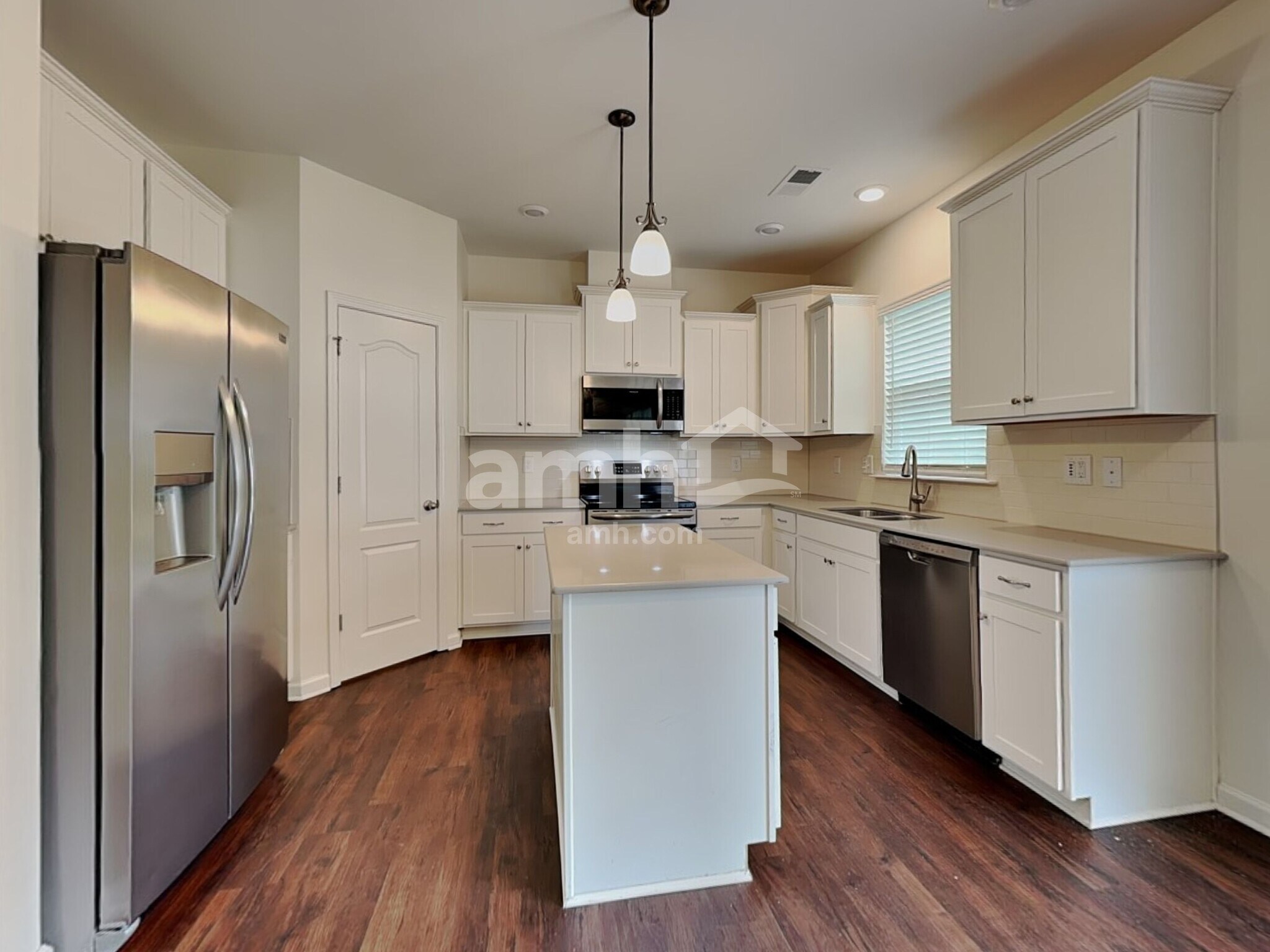 Building Photo - 154 Eden Ave