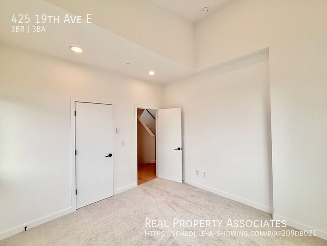 Building Photo - 425 19th Ave E