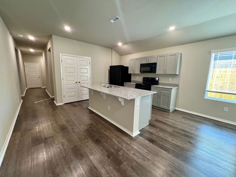 Building Photo - 8912 Preston Ct