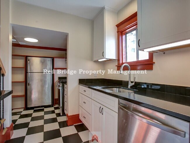Building Photo - 5022 NE 23rd Ave