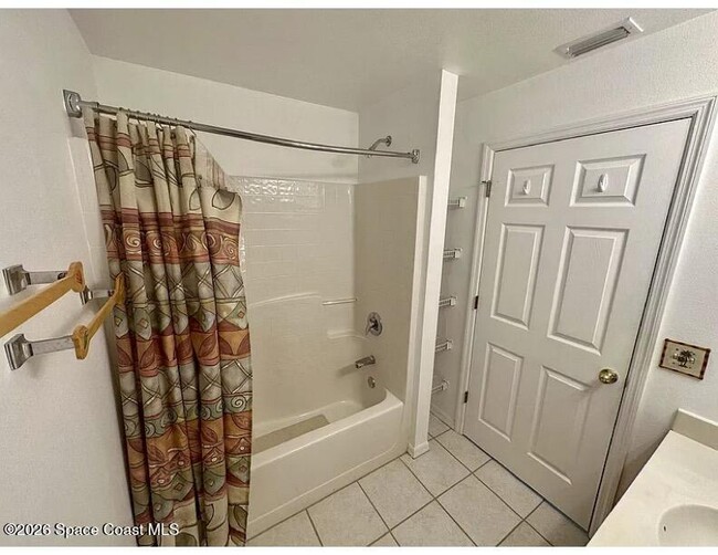 Building Photo - 2089 Redwood Cir