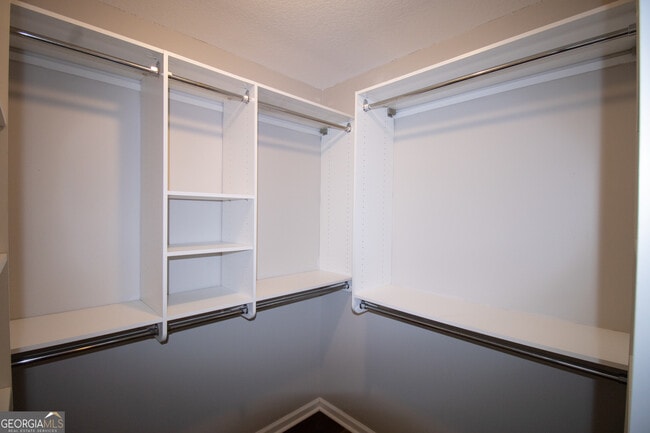 Building Photo - 304 S Bridgeport Dr