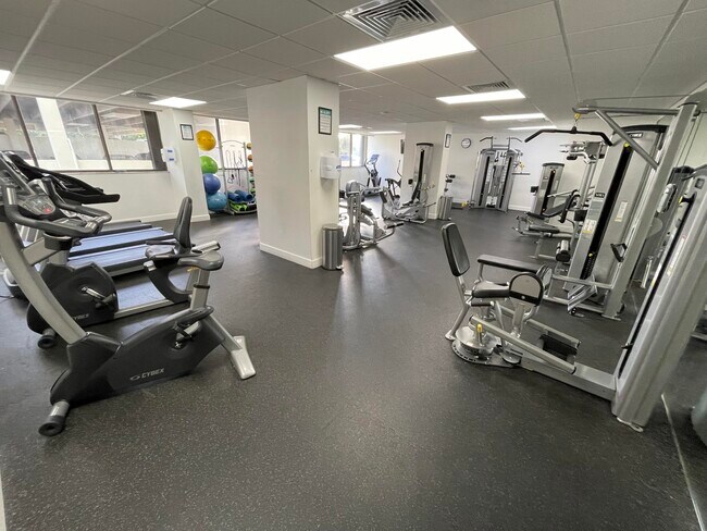 Building Photo - 5600 N Flagler Dr