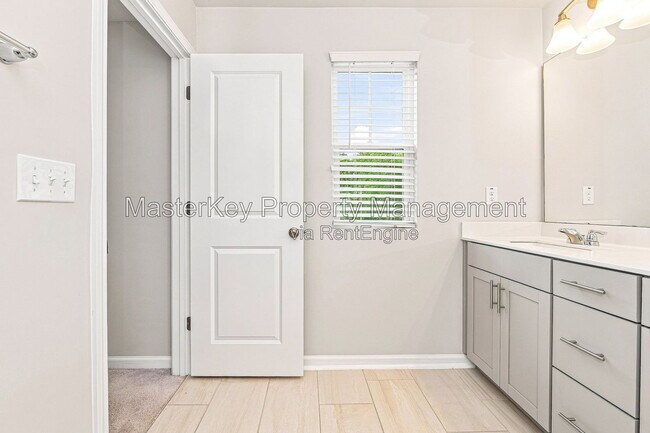 Building Photo - 3001 Brellon Ln