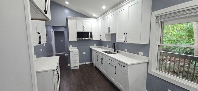 Building Photo - 15407 Kenton Ave