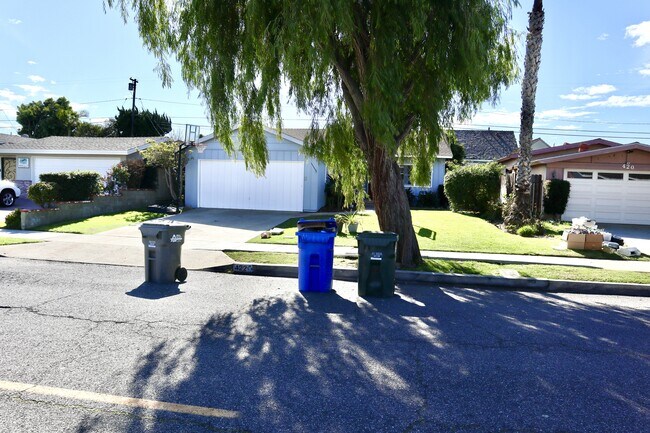 Building Photo - 422 Avenue E