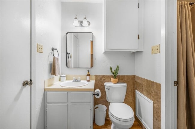 Building Photo - 805 San Pedro Dr