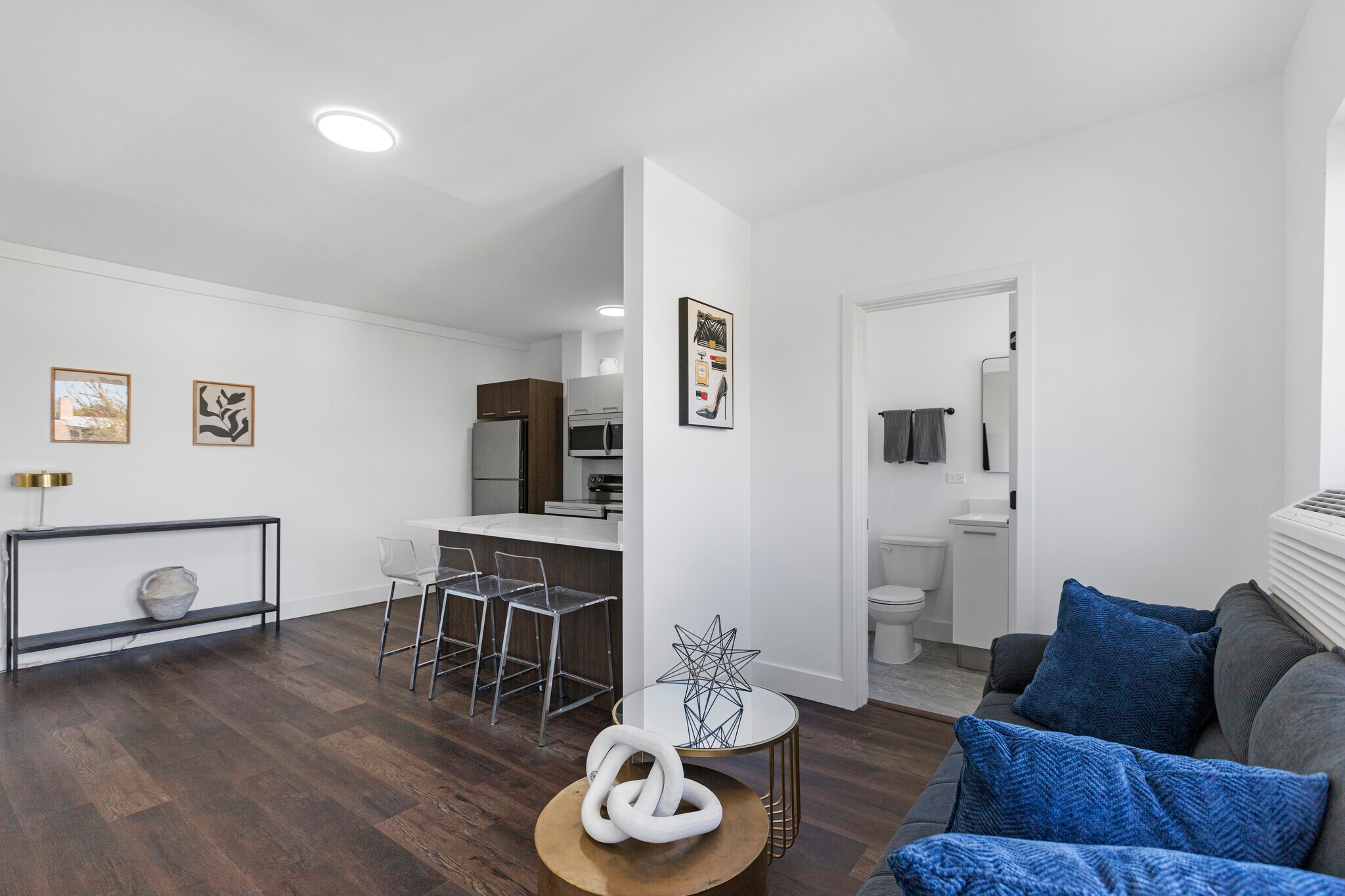 Building Photo - 1553 W Hollywood Ave