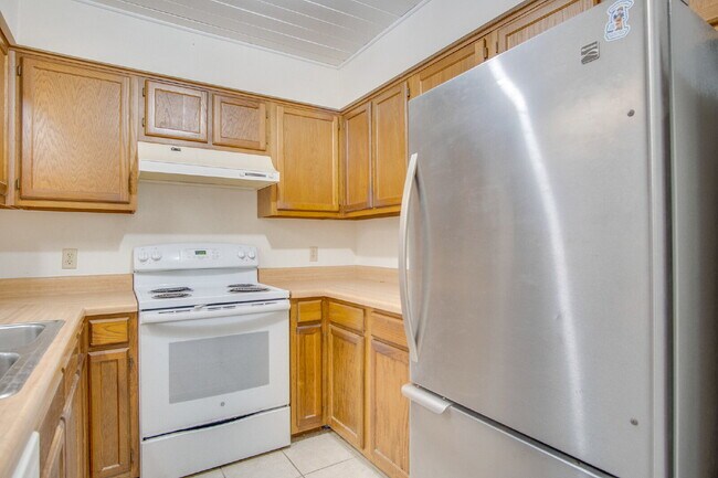 Building Photo - Foxborough 2BR/1.5BA Townhome – Back Deck, Available Now- Pet Friendly!