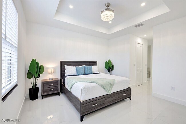 Building Photo - 502 SW 25th Pl