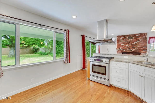 Building Photo - 303 E Las Flores Ave