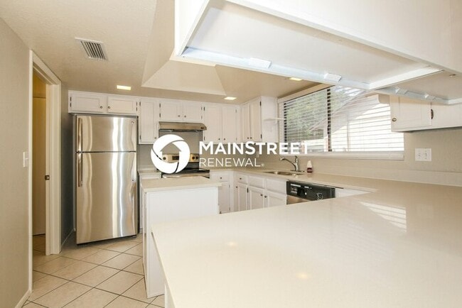 Building Photo - 3 Bedroom Pet-Friendly Home in Glendale, A...