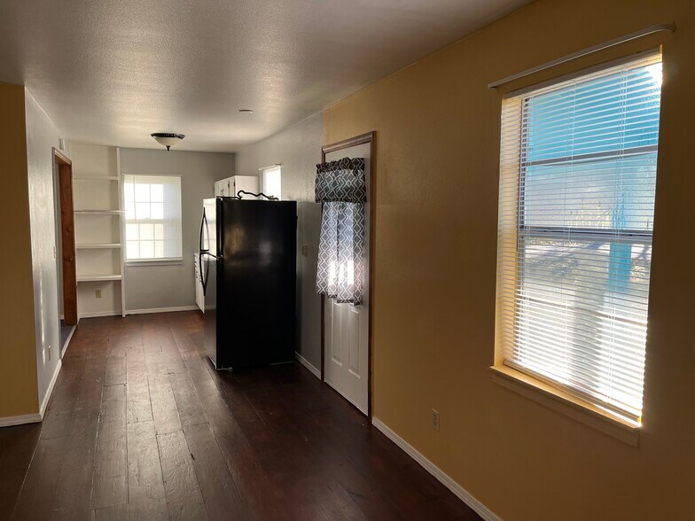 Building Photo - 110 Irwin Cir